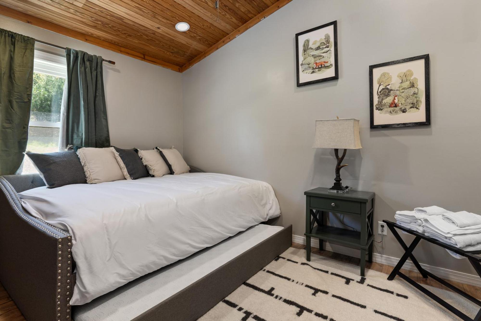 Spacious Cabin Near Hocking Hills And Caves With Hot Tub And Firepit Laurelville 外观 照片