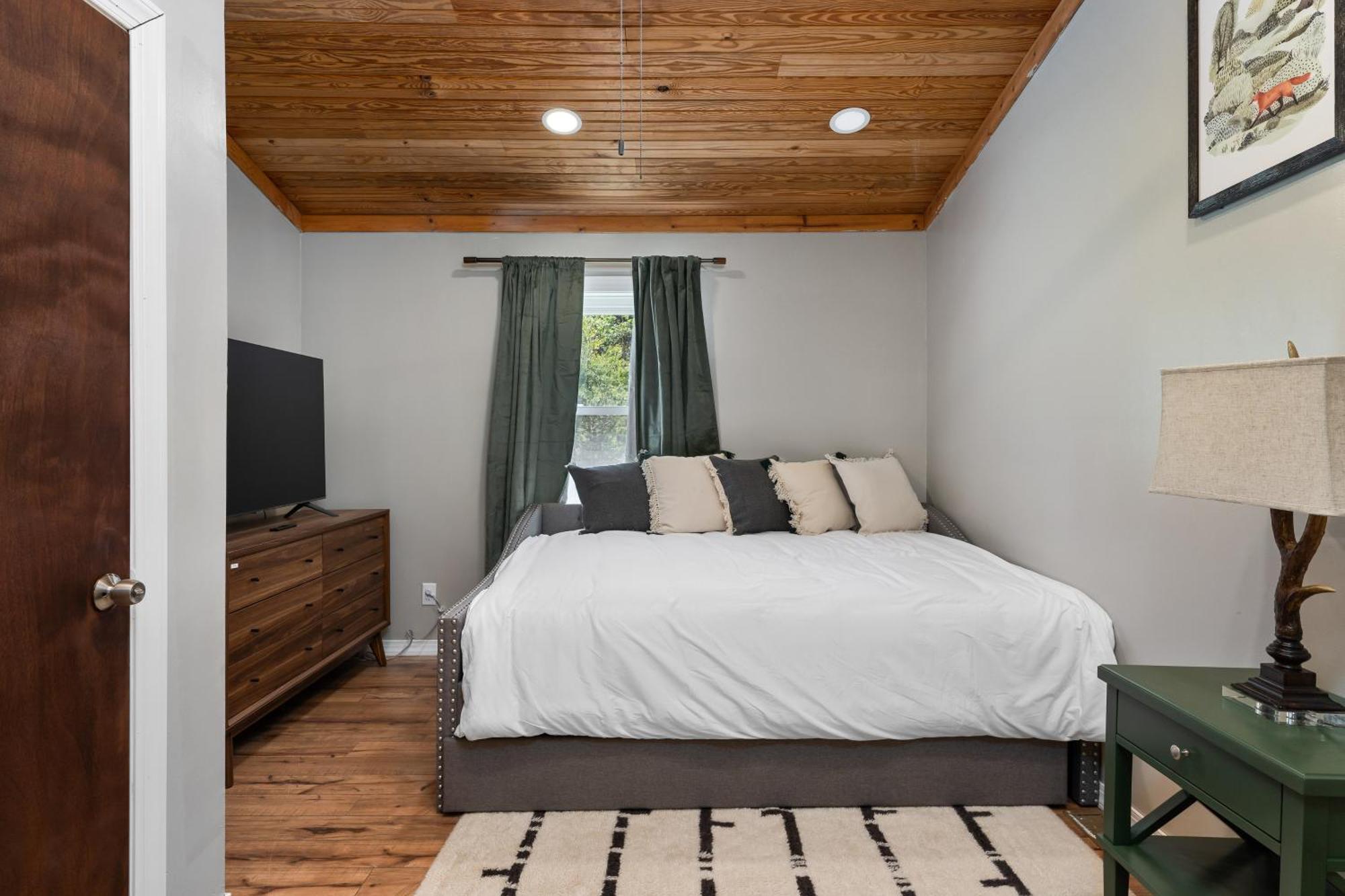 Spacious Cabin Near Hocking Hills And Caves With Hot Tub And Firepit Laurelville 外观 照片