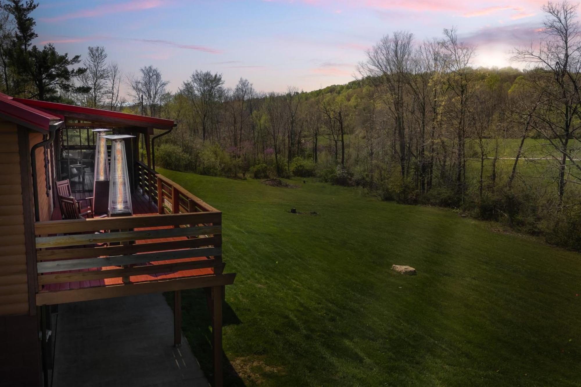 Spacious Cabin Near Hocking Hills And Caves With Hot Tub And Firepit Laurelville 外观 照片