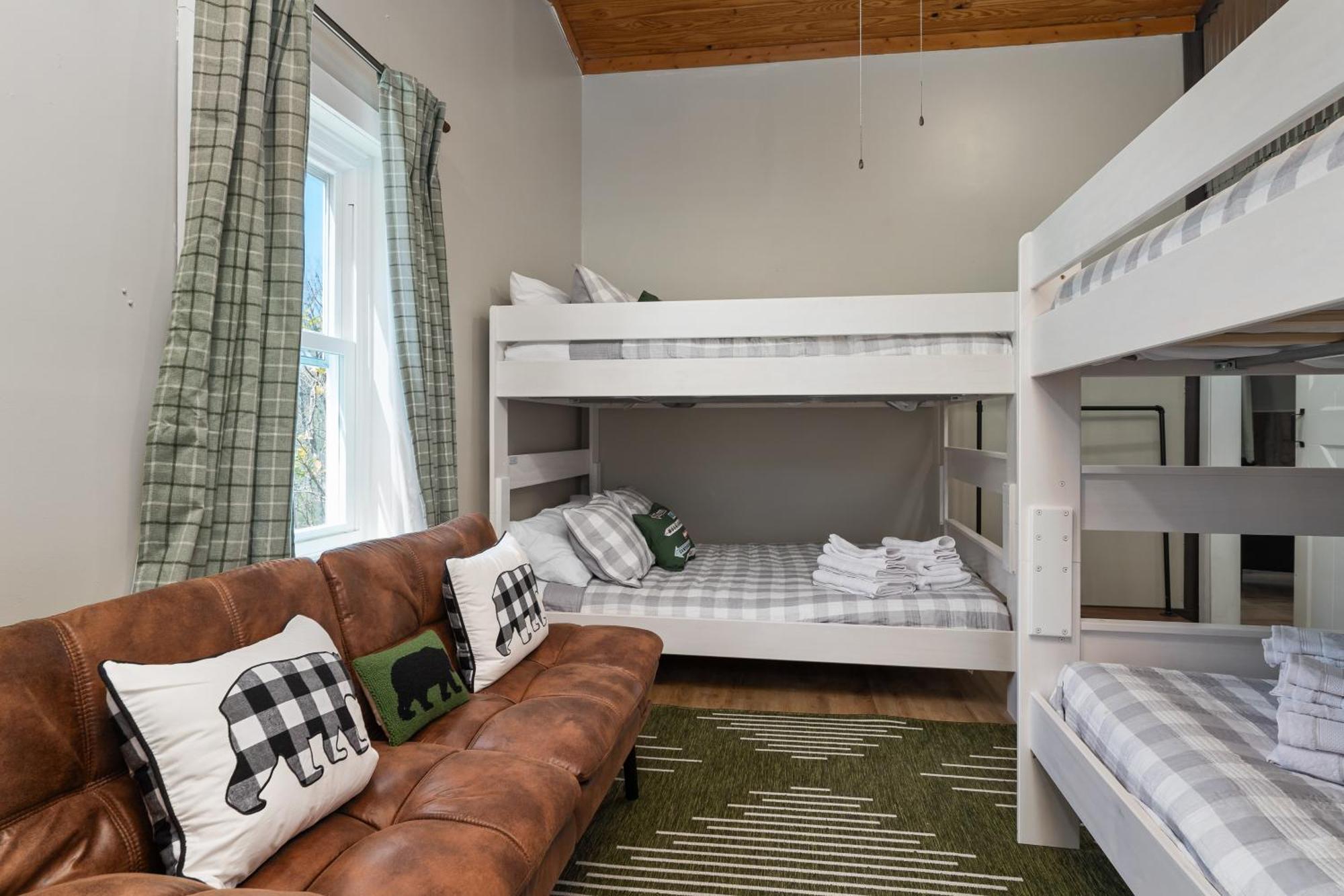 Spacious Cabin Near Hocking Hills And Caves With Hot Tub And Firepit Laurelville 外观 照片