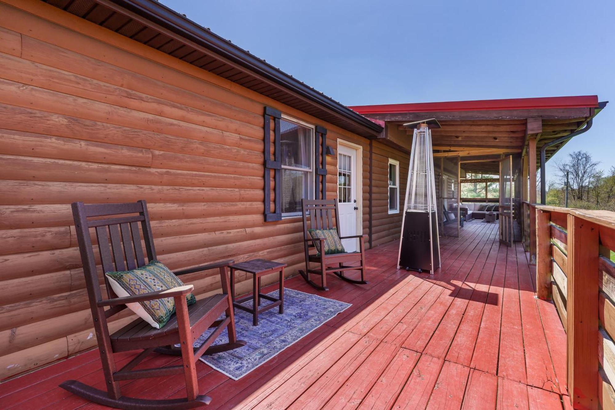 Spacious Cabin Near Hocking Hills And Caves With Hot Tub And Firepit Laurelville 外观 照片
