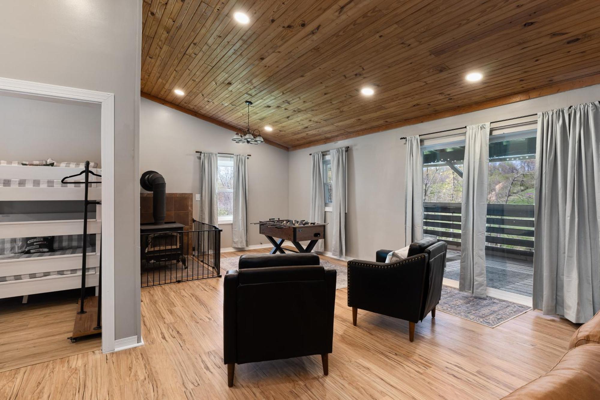 Spacious Cabin Near Hocking Hills And Caves With Hot Tub And Firepit Laurelville 外观 照片