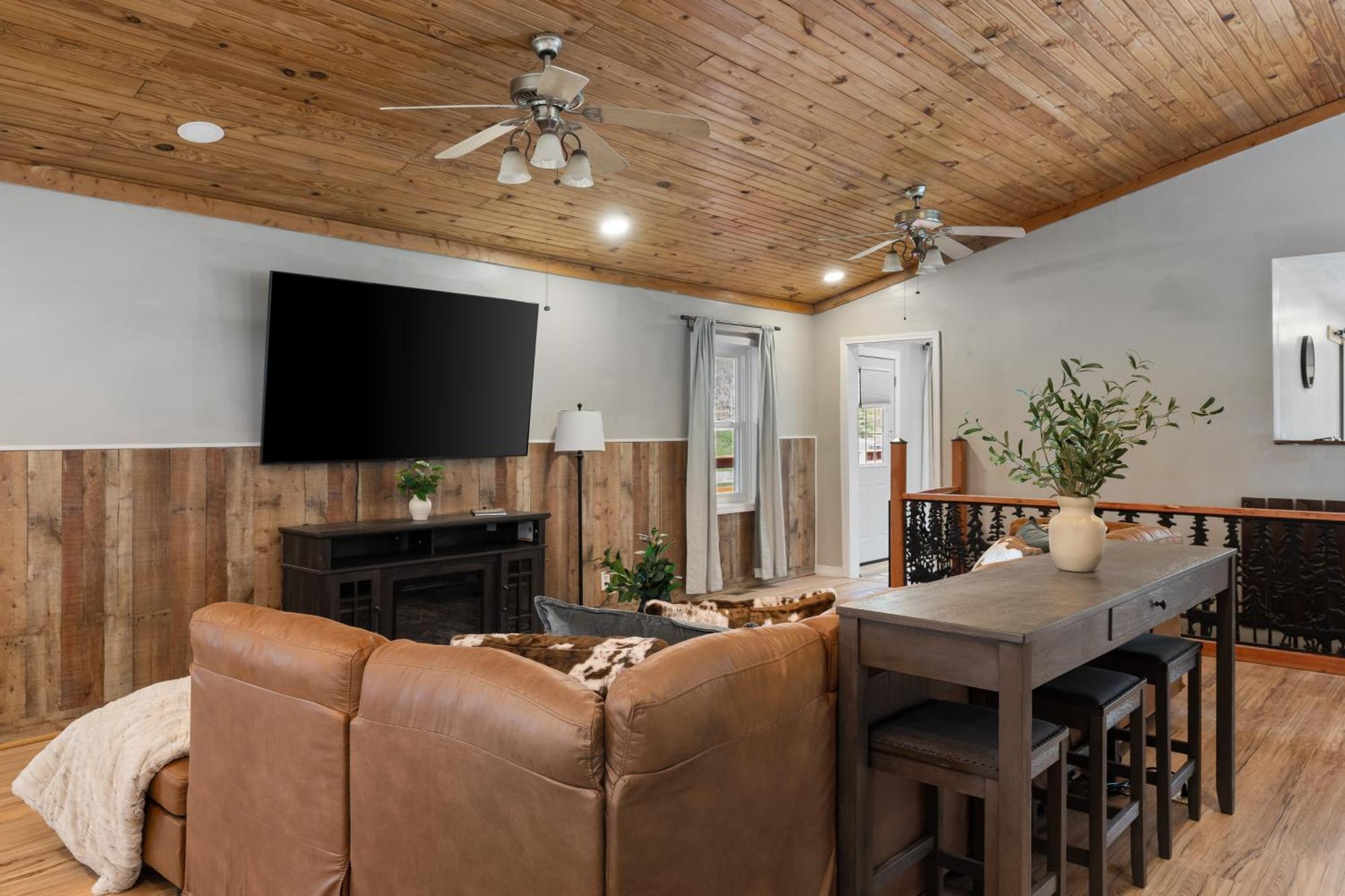 Spacious Cabin Near Hocking Hills And Caves With Hot Tub And Firepit Laurelville 外观 照片