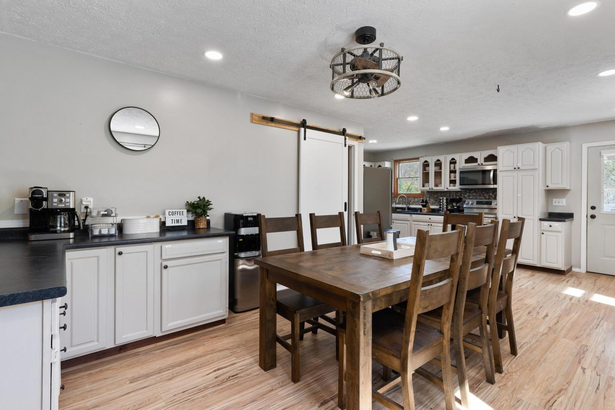 Spacious Cabin Near Hocking Hills And Caves With Hot Tub And Firepit Laurelville 外观 照片