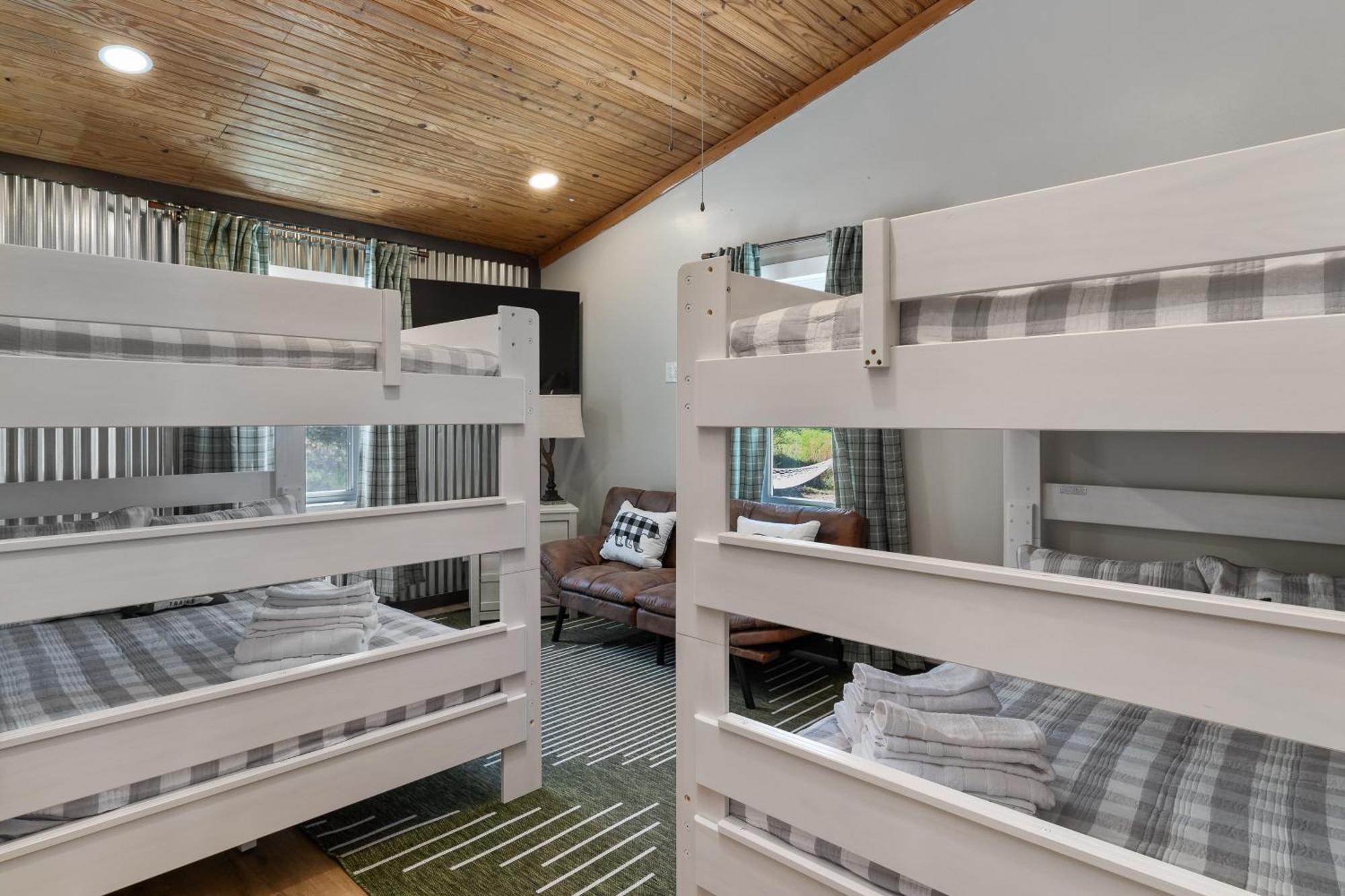 Spacious Cabin Near Hocking Hills And Caves With Hot Tub And Firepit Laurelville 外观 照片