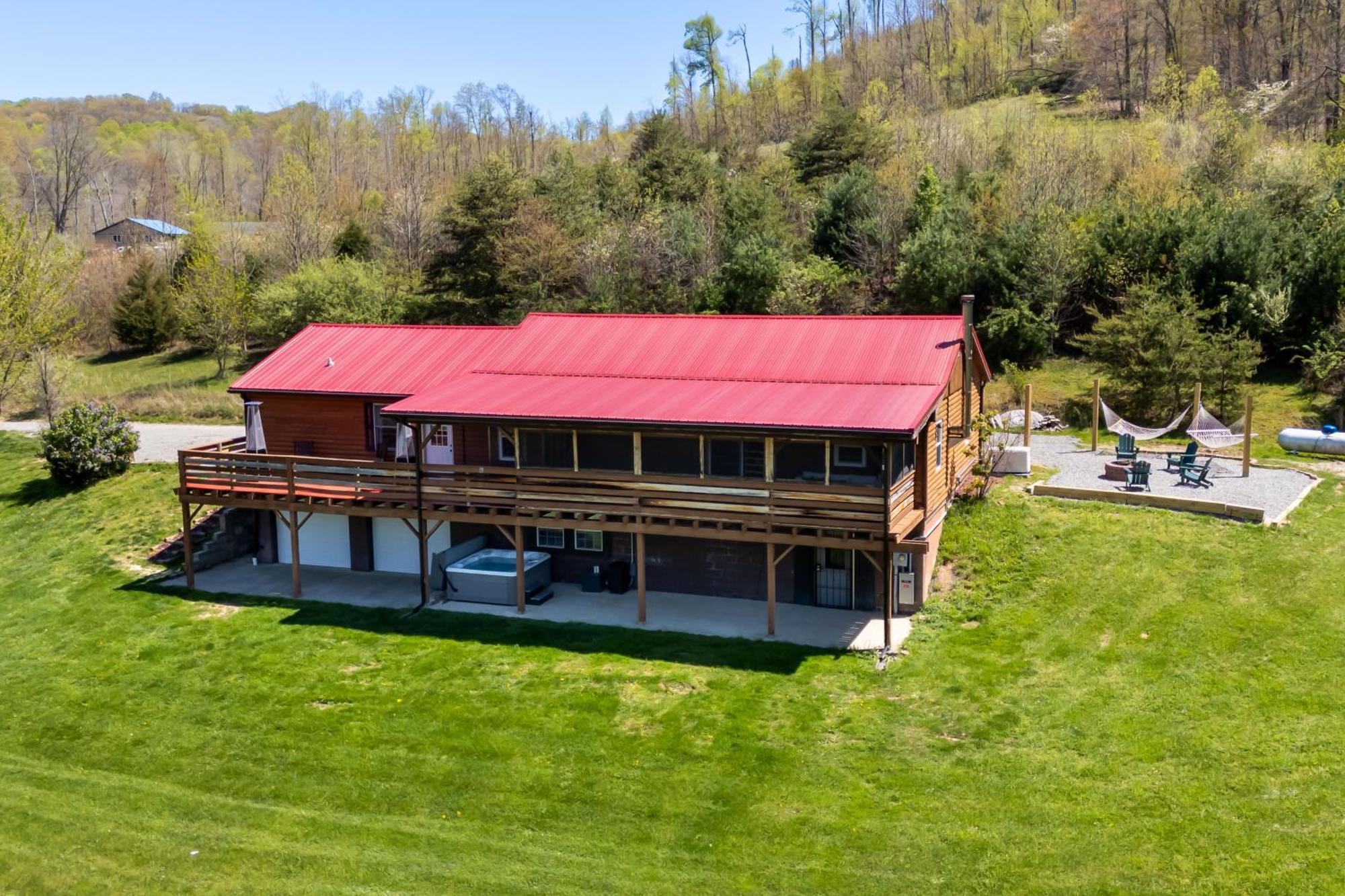 Spacious Cabin Near Hocking Hills And Caves With Hot Tub And Firepit Laurelville 外观 照片