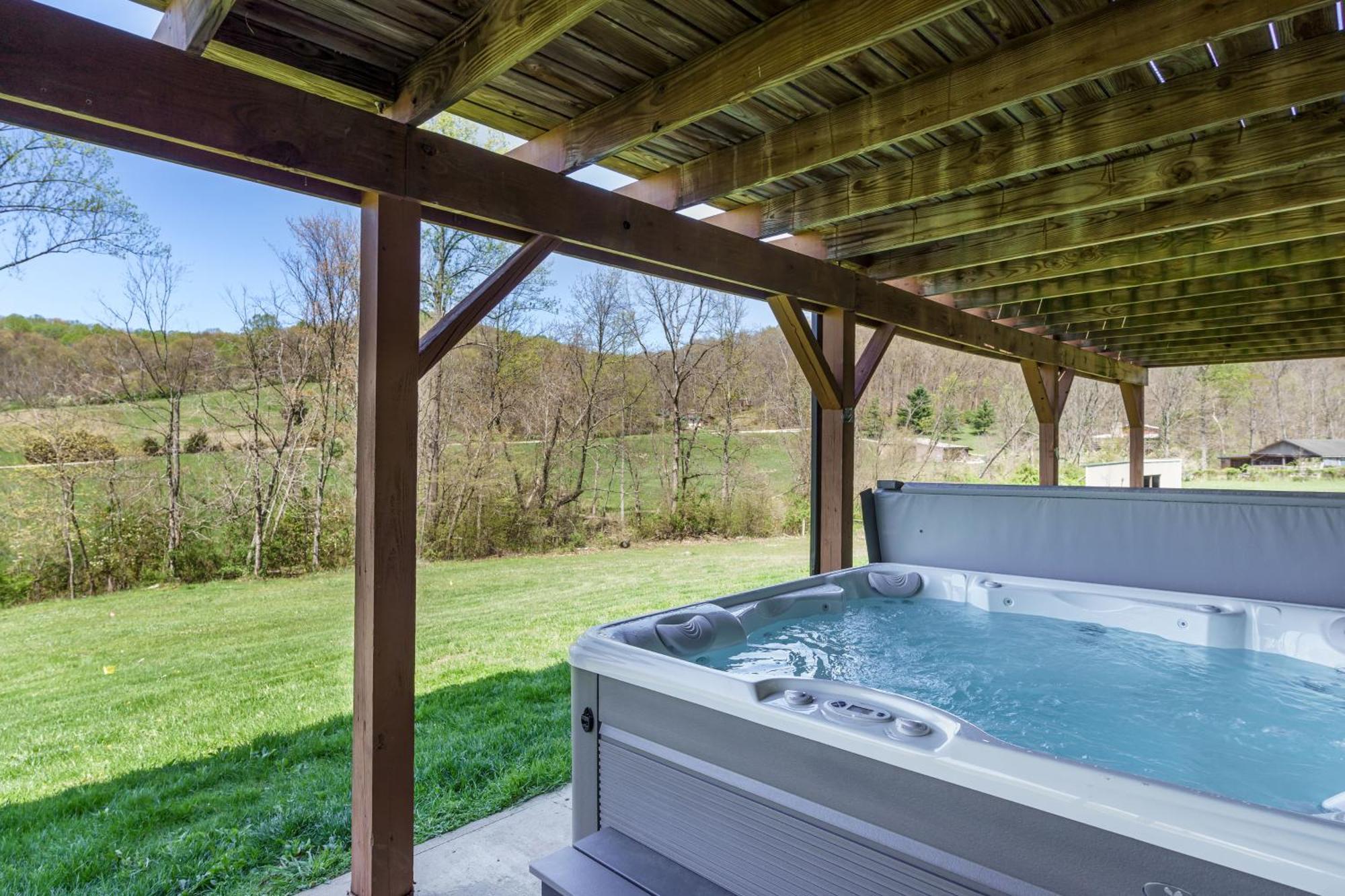 Spacious Cabin Near Hocking Hills And Caves With Hot Tub And Firepit Laurelville 外观 照片